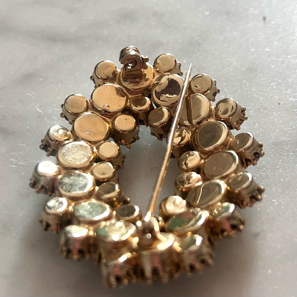 Vintage Unsigned Weiss Brooch Aurora Borealis Rhinestones Triple Layer Wreath - Picture 4 of 4